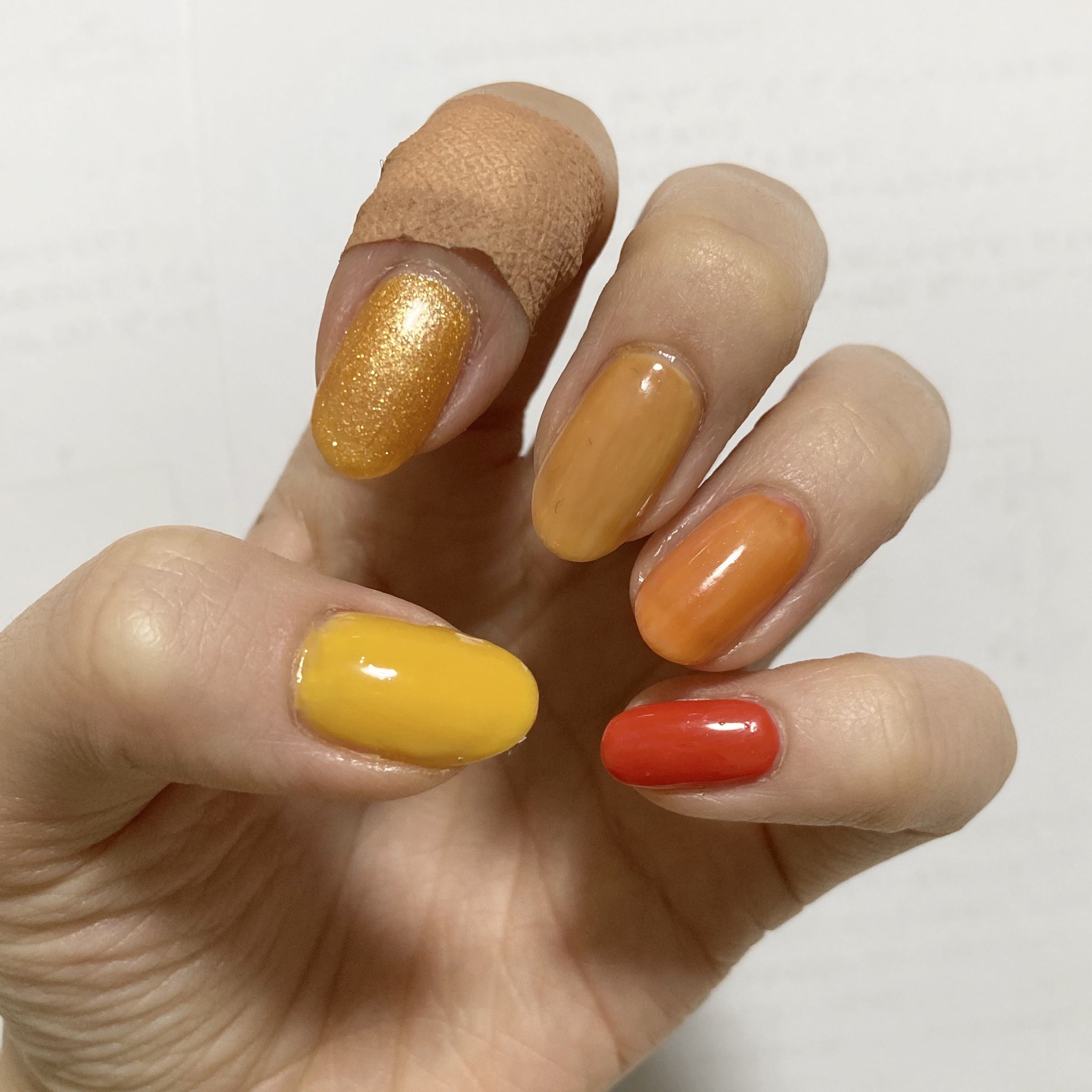 もももも 持ってるオレンジでネイル リキュールネイルのパインやシロップネイルのピンク レッドを重ねてみた 3枚目は使ったもの 青はペディキュアに使っただけ ももももねいる T Co Gn6zmfgfcg Twitter