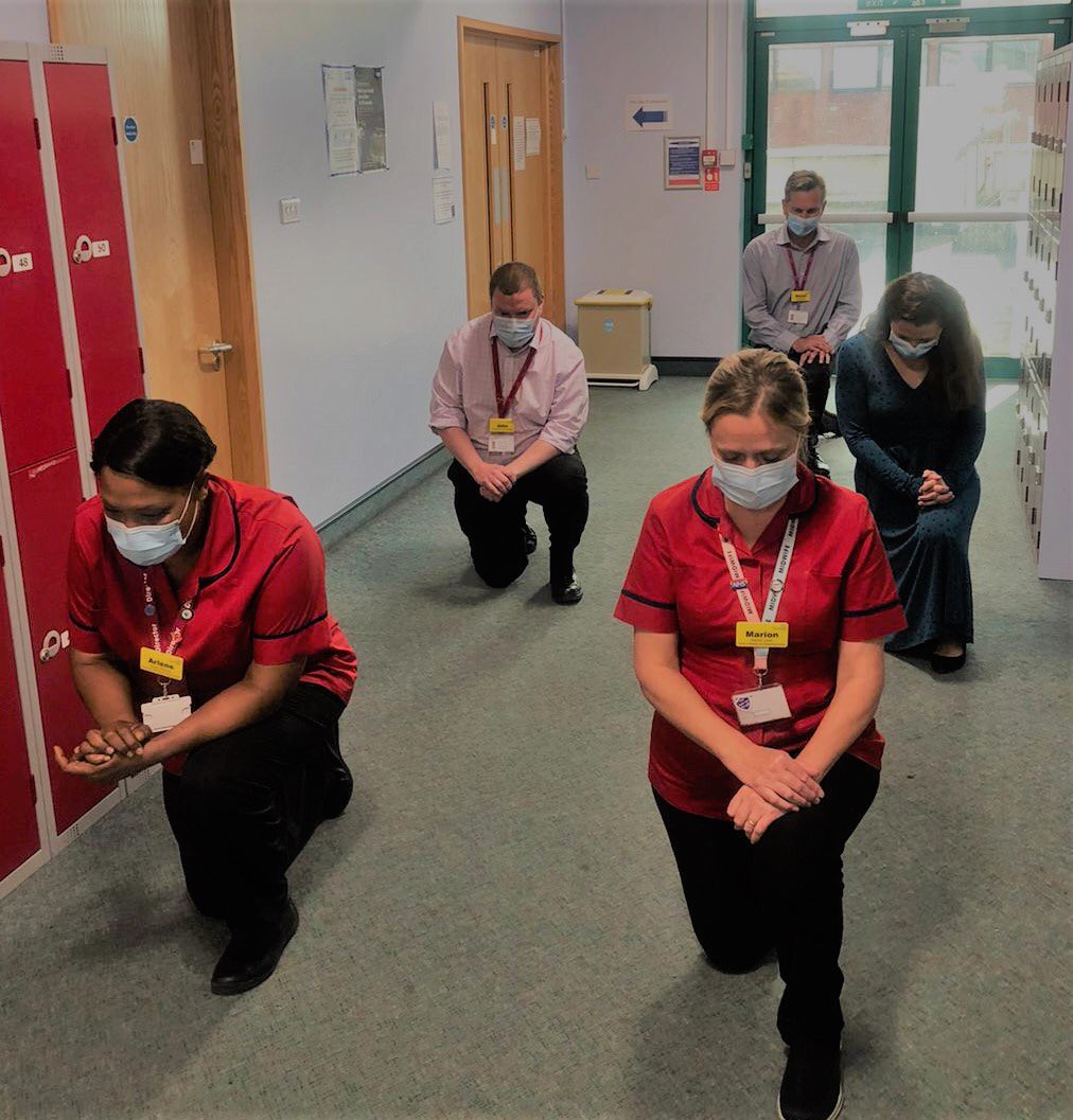 ⁦I am humbled to see this picture in the weekly message to staff, our CEO ⁦<a href="/danielelkeles/">Daniel Elkeles</a>⁩ with Chief Nurse ⁦<a href="/arlenewellman64/">Arlene Wellman</a>⁩ and deputy ⁦<a href="/woollard_jane/">Jane Woollard 💙</a>⁩ and other Execs in public display of solidarity. No place for racial injustice ⁦@Epsom_sthelier⁩.