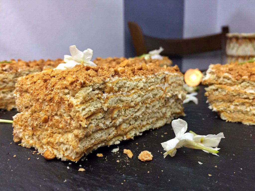 FoodRody's tweet photo. Cake without baking 😋☕️ you can find the recipe here👉🏻 https://t.co/Pgp6zsaRP4 
#cake #كورونا #coronavirus #StayHome #Algerie #food #foodlover #recipes #وصفات #كعك #مطبخ #جزائر https://t.co/jUNnq7vChx