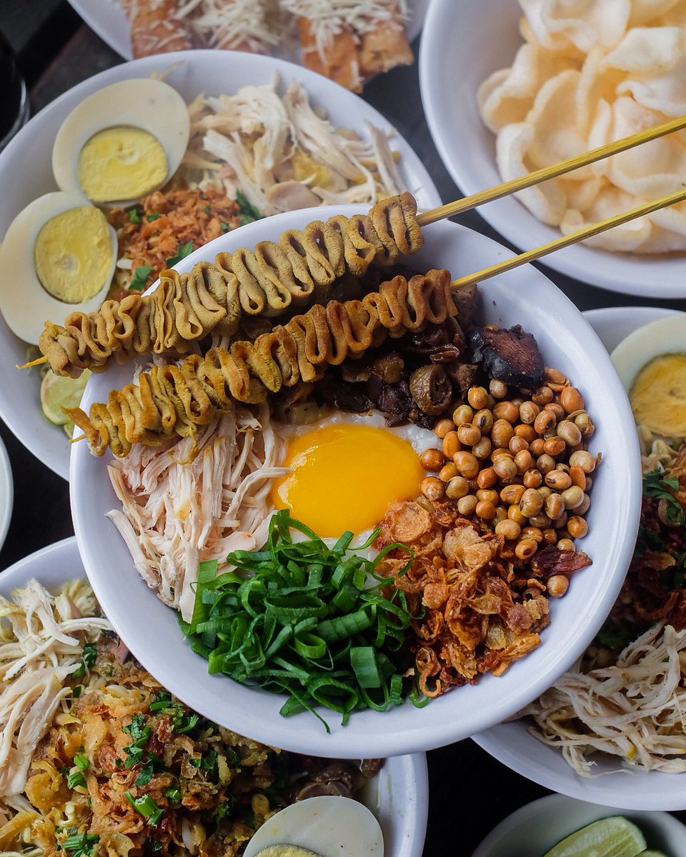 Jogja24Jam's tweet photo. Rekomendasi buat kalian yang cari bubur siang malam di @buburhayam aja. Mau Go-Food, Grab-Food, atau Dine in juga bisa asal tetap jaga jarak ya!

🏠 @buburhayam
📍Jalan Johar Nurhadi 5 Kotabaru Yogyakarta (belakang RS Bethesda)
🕔 10.00-22.30
✔️ Buka setiap hari
💰 Mulai 10ribu https://t.co/XNFuRUMkXk