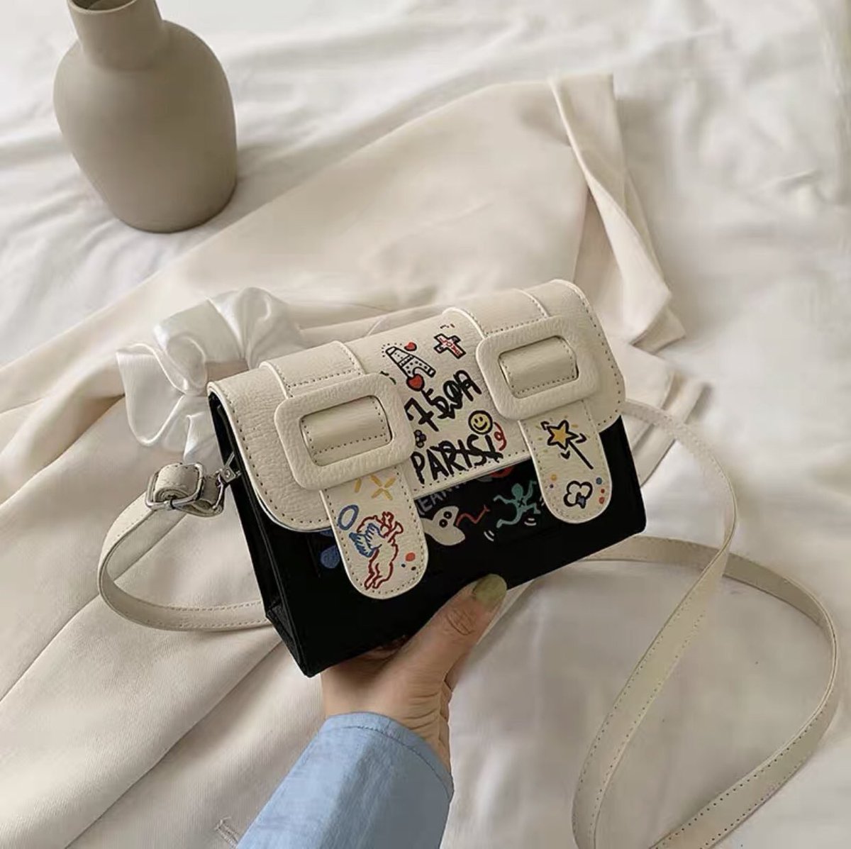 shoesy_k's tweet photo. พรี #กระเป๋า #กระเป๋าสะพายข้าง #กระเป๋าสะพาย 
โปร 6.18 

ราคา 300 ฿ ค่าส่ง 50/70 ฿
สี : ขาว, ดำ, ม่วง, ส้ม
ขนาด : 17*13*8 cm.

❌ปิดรอบเที่ยงคืนวันนี้นะคะ❌ #shoesypre https://t.co/uhkoJpNeq2