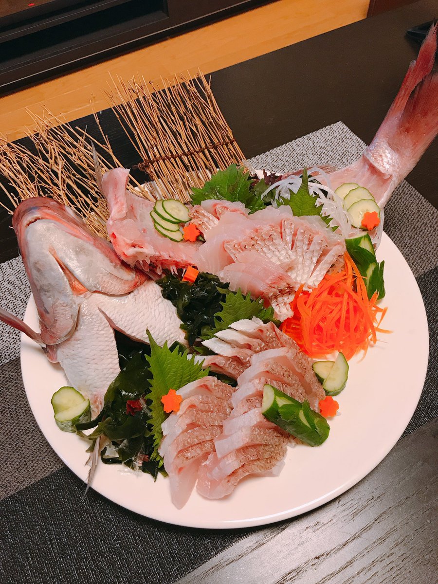 松ヶ瀬 隆弥 Hfc 今日の晩酌のお供は鯛の刺身と鯛めしです 刺身は湯引きと炙りで松川造りにしてみたよ