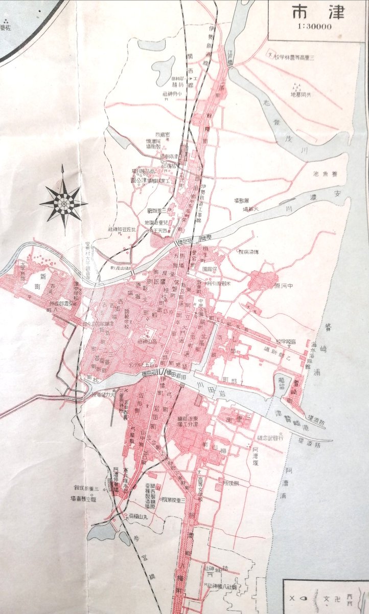 「四日市は津よりも都会だ」という声を目にするが、昔は津のほうが四日市よりも都会だった。市制施行も津のほうが先。地図は大正13年。 https://t.co/CPBIr80pbM 