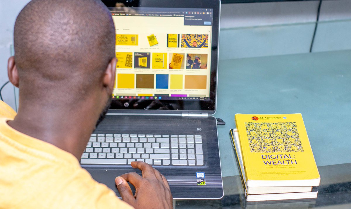 olajidecharles_'s tweet image. On screen and on desk&amp;gt;&amp;gt;&amp;gt; See cruise 😂😂
#VGTwithOmojuwa #VirtualGameTime