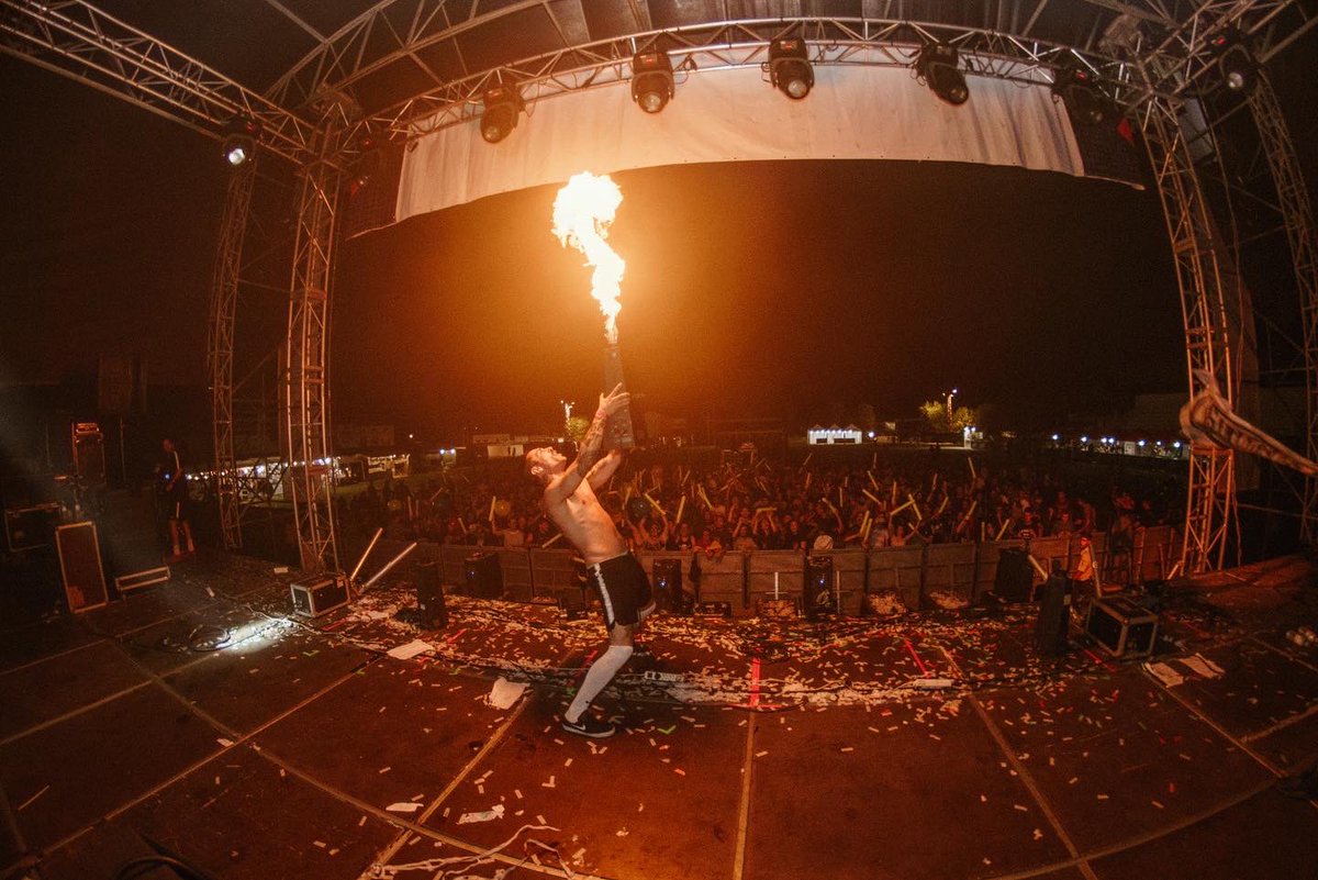 QUE NO SE APAGUE LA LLAMA🔥 Poco a poco vamos viendo la luz y tenemos la esperanza de que pronto volveremos a disfrutar todos juntos.
#spaceelephants #jaleoelephant #volveremosmasfuertes #festival #club #music #edm