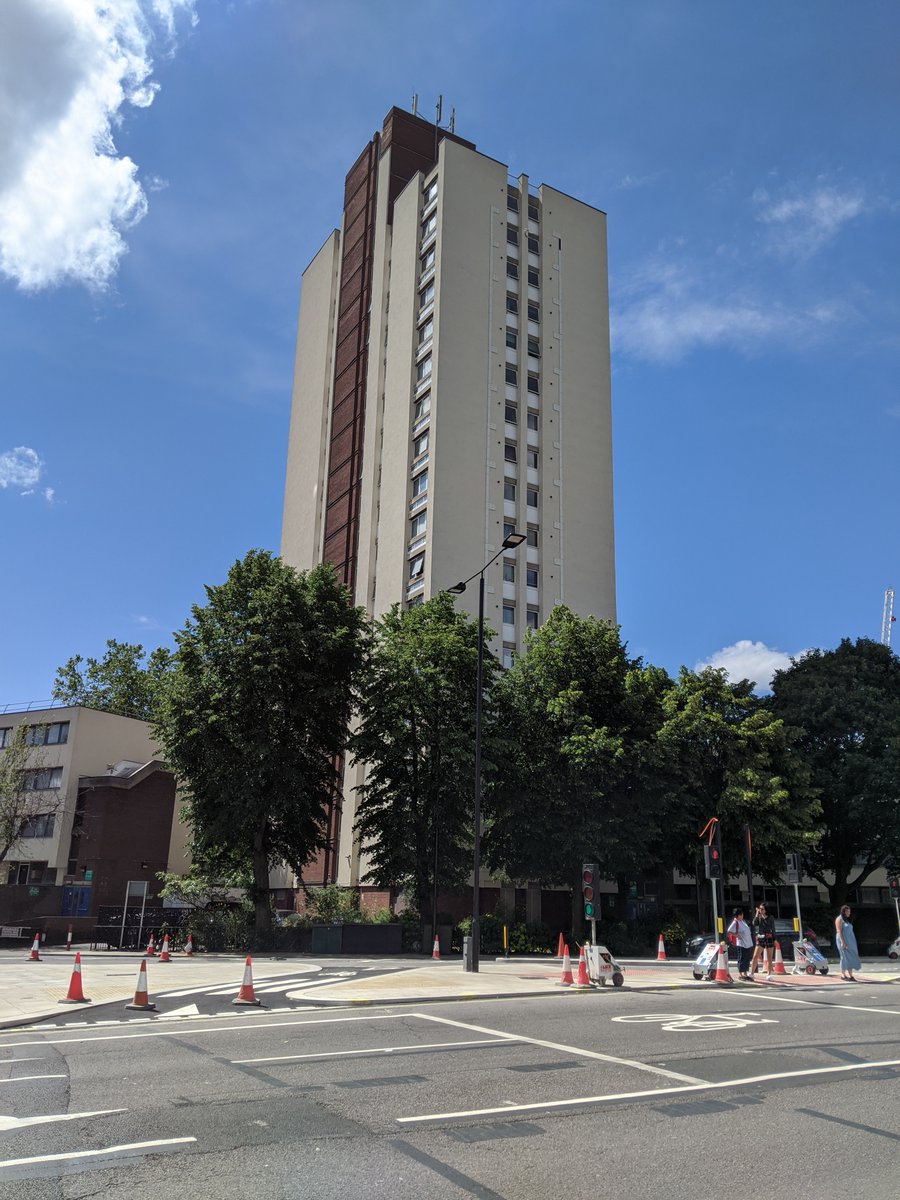 2/ Further west, Denton Tower, a 20-storey tower block built by Camden in 1970. It's sheltered and retirement housing now. It looks darker, pre-refurb, in the 1988 image to the right.