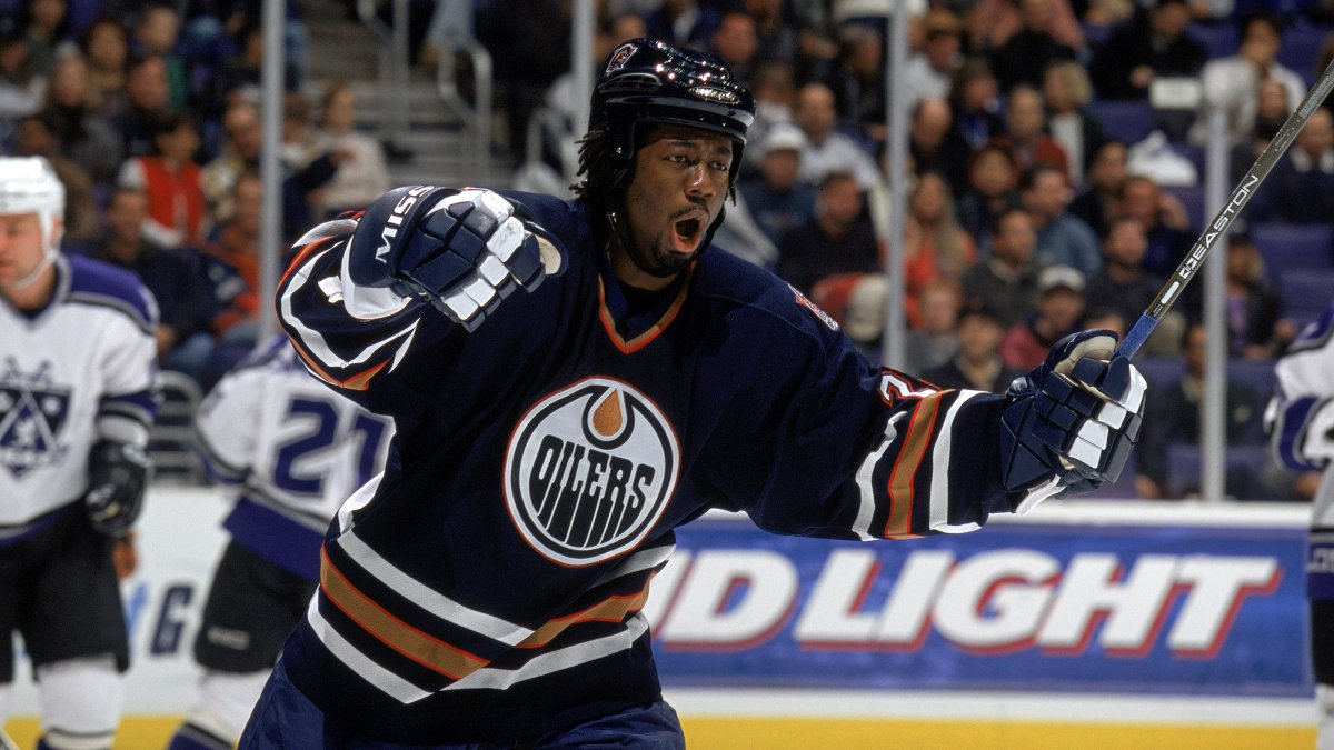 Edmonton Oilers on X: #Oilers leading scorer Anson Carter is seen here  sporting the third jersey during the 2001-02 season #FlashbackFriday   / X