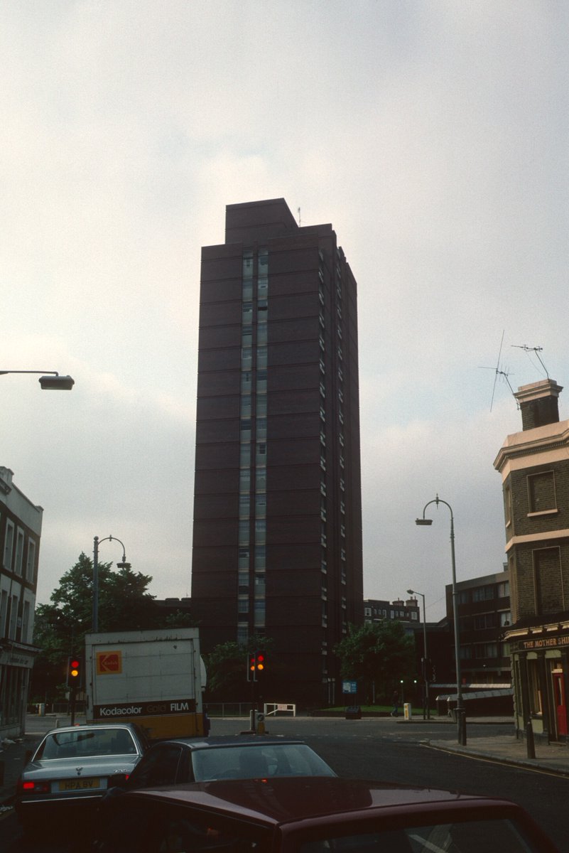 2/ Further west, Denton Tower, a 20-storey tower block built by Camden in 1970. It's sheltered and retirement housing now. It looks darker, pre-refurb, in the 1988 image to the right.