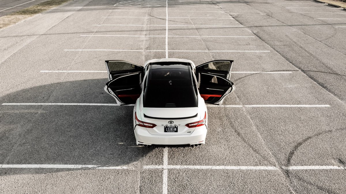 lpaniagua_'s tweet photo. Grandma's car 🥴

📸: @LPCOVERS_ https://t.co/CtfxkOGVr7