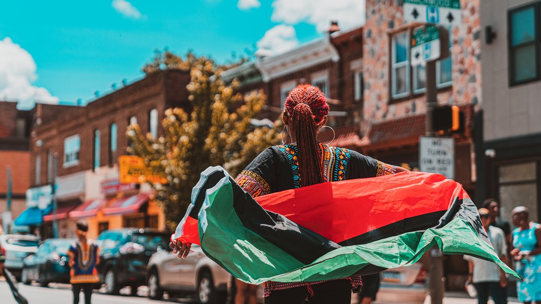 MicronTech's tweet image. We’re holding small-group and larger forum meetings for #Juneteenth, covering topics like “Breaking Down Racism and Injustice,” a Black-owned business roundtable, and opportunities for team members to discuss racial and social justice issues. #FreedomDay micron.com/about/blog/202…