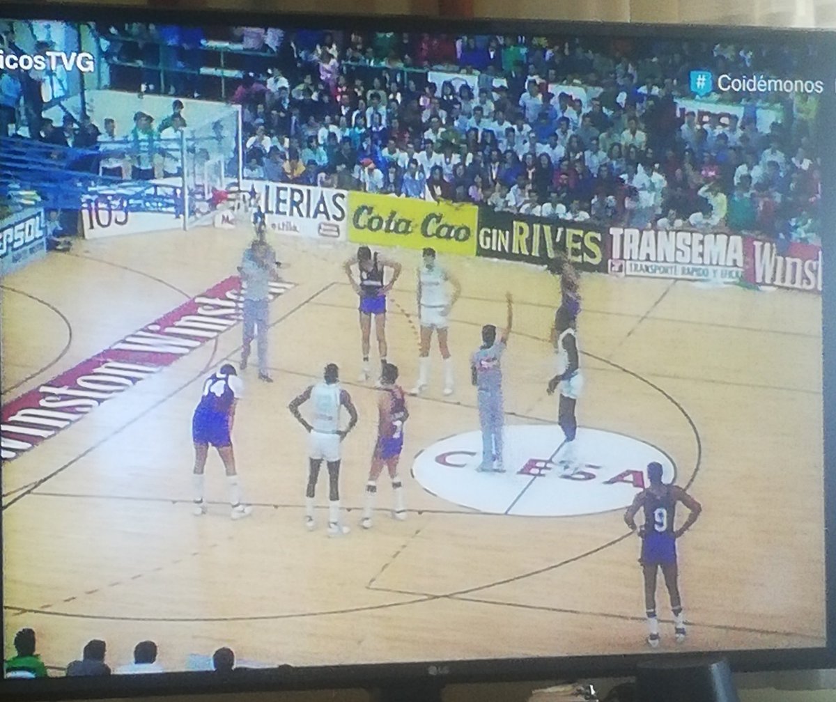 ElrojoRackham's tweet photo. BA LON CES TO #OARFerrol @FCBbasket #amalata @elfarodemeiras #natedavis #aller #saldaña #solozabal #epi @EnXogo_tvG2 🏀🏀🏀🏀🏀🏀🏀 https://t.co/yUQJ3rHsUh