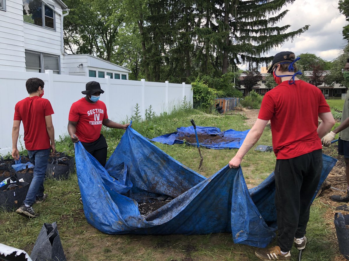 The Grappling Patriots helped our community today by volunteering at the Downtown Binghamton Vines Community Garden! #BPatriotProud <a href="/ToddManning22/">Todd Manning</a>