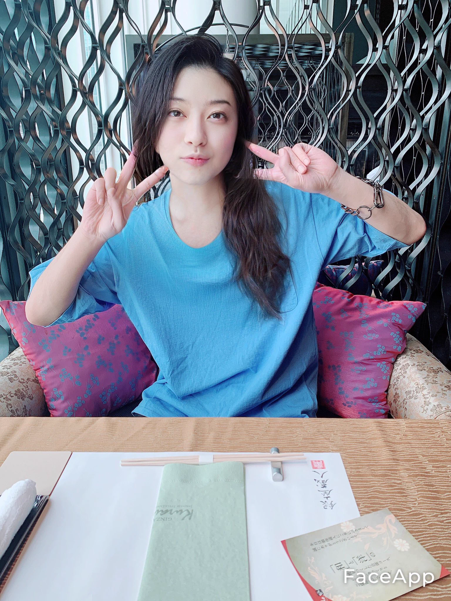 驚きの加工技術！男性が美しい女性に変わるwww
