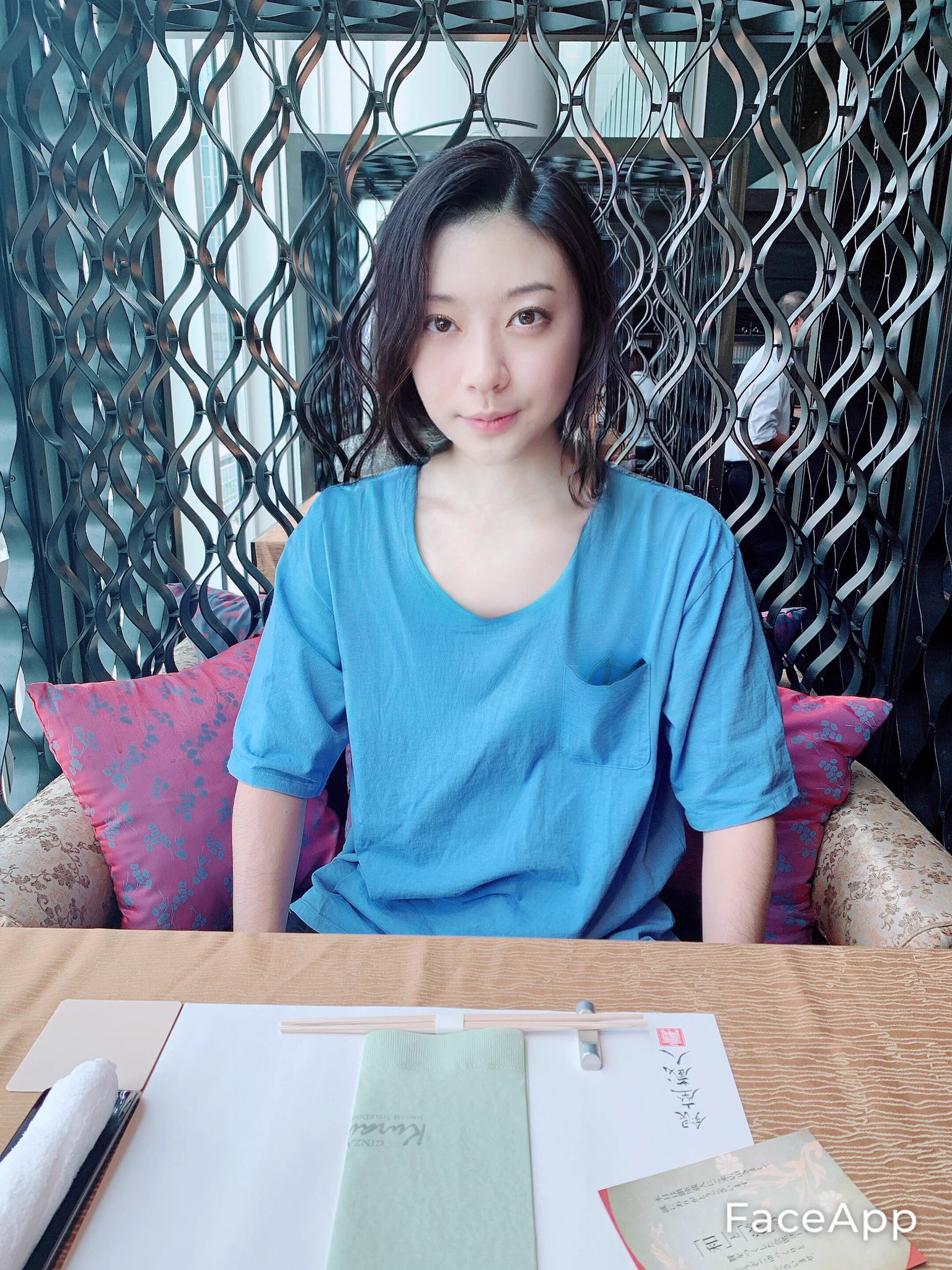 驚きの加工技術！男性が美しい女性に変わるwww