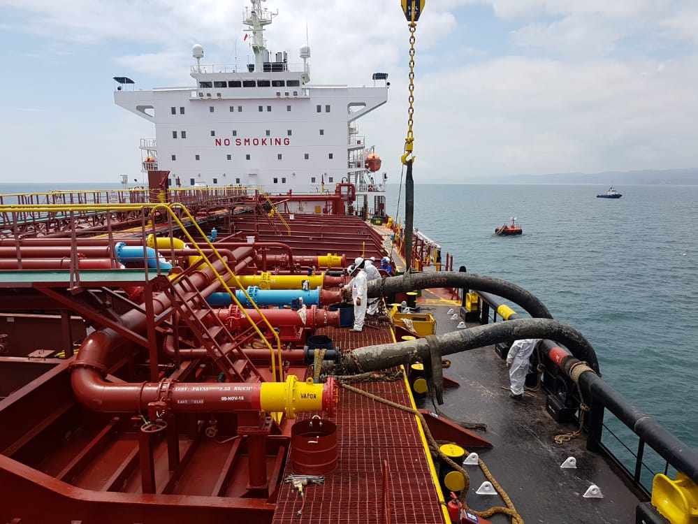 FlopecEp's tweet photo. 📄[NOTA POSITIVA] Más de un millón de barriles de derivados del petróleo, han sido transportados por nuestros buques tanques🚢durante la emergencia sanitaria. 
📌Información ampliada aquí➡️https://t.co/GK3LMQjPv8 https://t.co/KpgFw3k2By