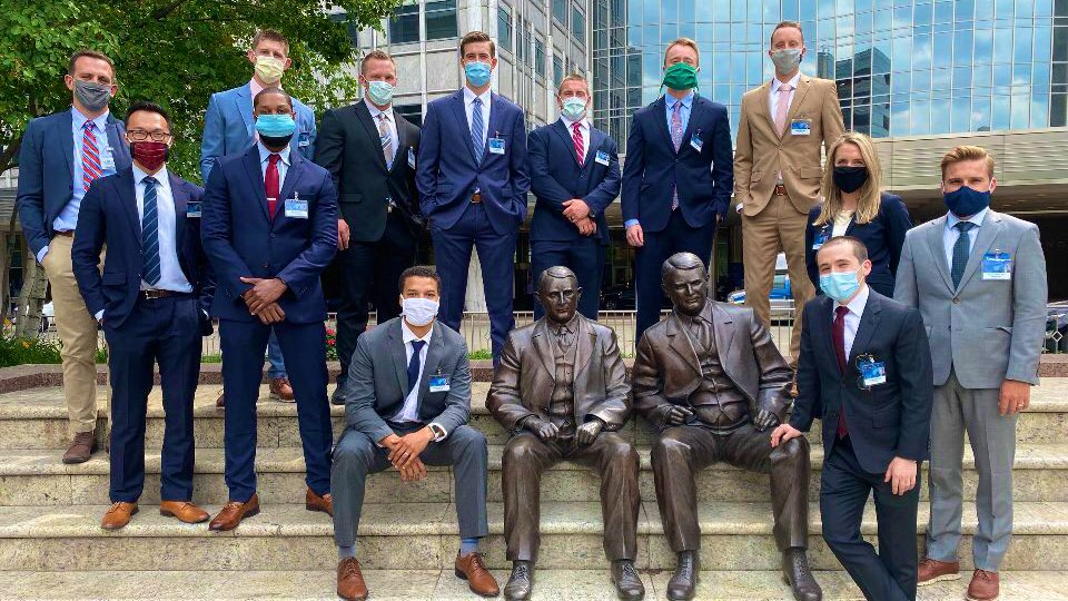 MayoOrthoRes's tweet photo. We are thrilled to welcome our new first year class to @MayoClinic this week! 🛠🦴 Welcome to the team! We are looking forward to an outstanding next five years and are privileged to train these future leaders in #orthopedics 🙌🏽 #orthotwitter #MedTwitter https://t.co/pPGQGshzyo