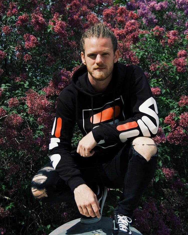 emanuel_hansson's tweet photo. Glad midsommar! 🌺🌸 https://t.co/E7EKzo8QBi