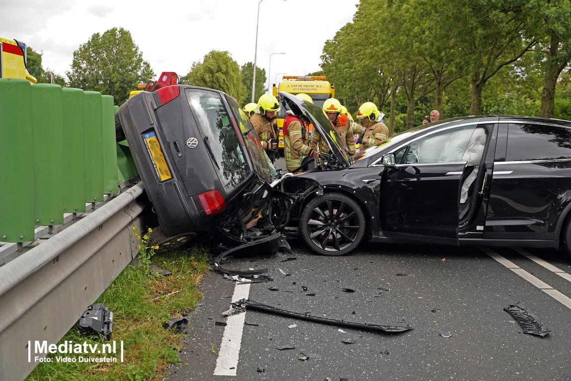 ton_aarts's tweet image. Maar goed. Twee dingen nog voor vandaag.

1/ Ik ga stoppen met #TeslaFriday

Yep. Het is nu zoveel geworden en dit wat ik toon is echt maar een fractie ervan. Ik moet het gewoon op alle dagen gaan bijhouden, die draadjes. Niet meer alleen op vrijdagen.

Sorry, Tesla-beliebers ;)