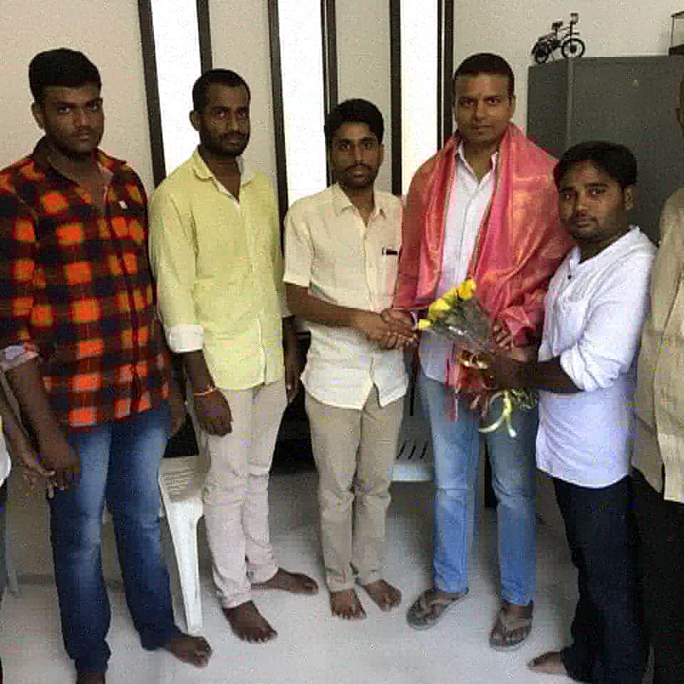 ntr_nafees9999's tweet photo. మాజీ మంత్రివర్యులు,అలుపెరుగని ప్రజాసేవకులు మా పెద్దాయన స్వర్గీయ శ్రీ గాలి ముద్దుకృష్ణమ నాయుడు గారి ముద్దుబిడ్డ, శ్రీ గాలి భానుప్రకాష్ అన్నగారికి హృదయపూర్వక జన్మదిన శుభాకాంక్షలు 💐 @ncbn @GaliBhanu_Ofcl @naralokesh @mallarapu_ravi
#HappyBirthdayGaliBhanu #MRYA - #PILER https://t.co/mcYRmpyX4U