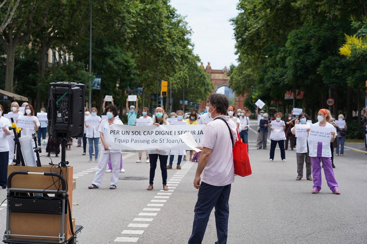 nou_cap's tweet photo. Aquesta setmana veïnes i sanitaris ens hem concentrat cada migdia per demanar #unsolCAPdigneisegurja!
Juntes hem començat una lluita que no s'arronsarà. Volem una atenció primària digna al barri i la volem JA. 
#CAPFortPiencJA!

📷 Albert Bergada https://t.co/rzmWF06tGQ