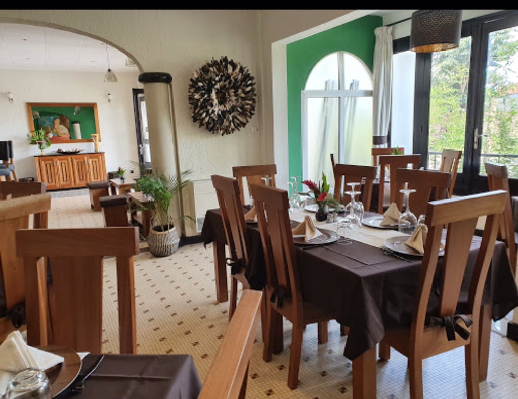 8) CHEZ KALI   Bastos Yaoundé Average price: 7500frs