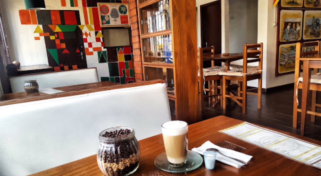 9) La MAISON DU CAFE ~ Ave de L’independenceCoffee shop Average price: 2000Frs