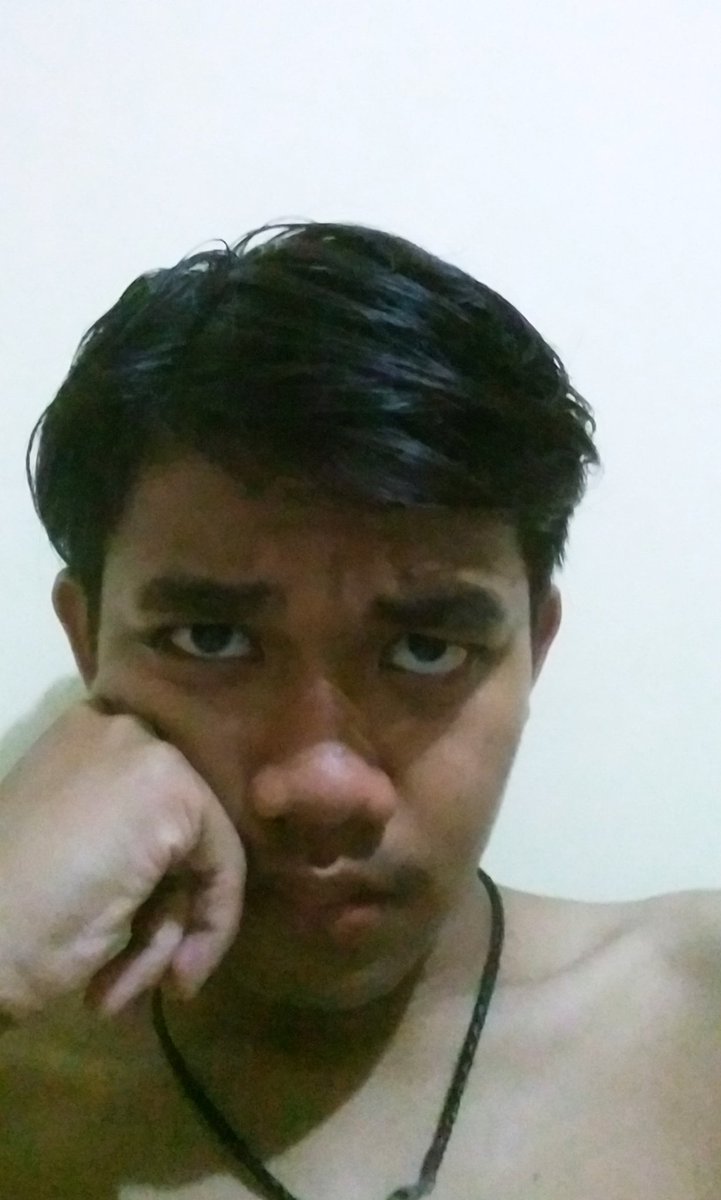 willygaring's tweet photo. Dulu waktu kecil sering di tanyainn "muka jelek nya mana, muka jelek nya mana", ehh gatau nya malah ke bawa sampe sekarang;( https://t.co/9BSLEW9e9R