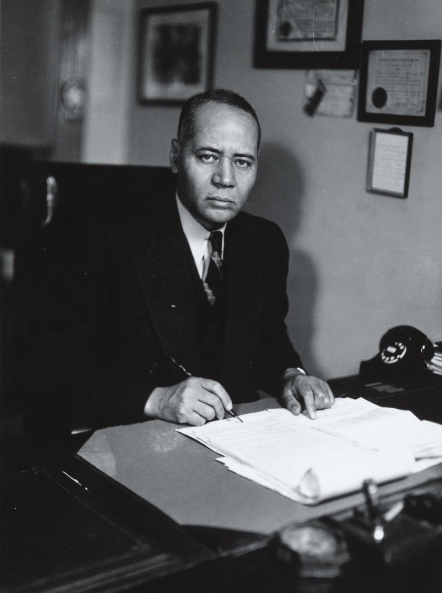 2/ After college, Marshall wanted to go to the University of Maryland Law School but was denied admission because of his race. So he enrolled at Howard University. Charles Houston had just taken over as dean.