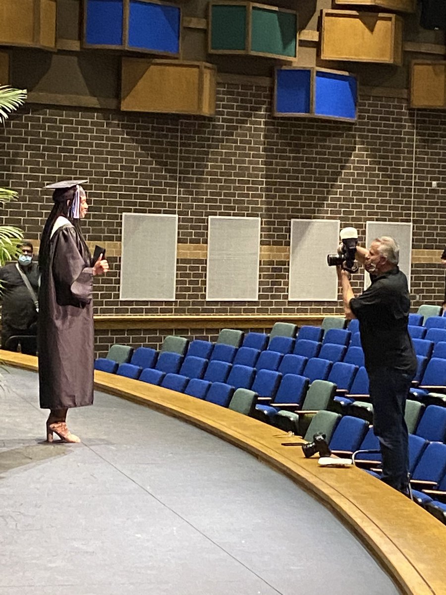 CarolHarle1's tweet photo. Generations of family members celebrating “their” student’s graduation in special, personal ways @NISDHarlan @NISD I can’t think of a better way to say, “Job well done Nisd students &amp; staff.” This is truly a silver-lining! #nisdgradsrock #wewillbebetter. Thank you all! https://t.co/pRUlF39IHh