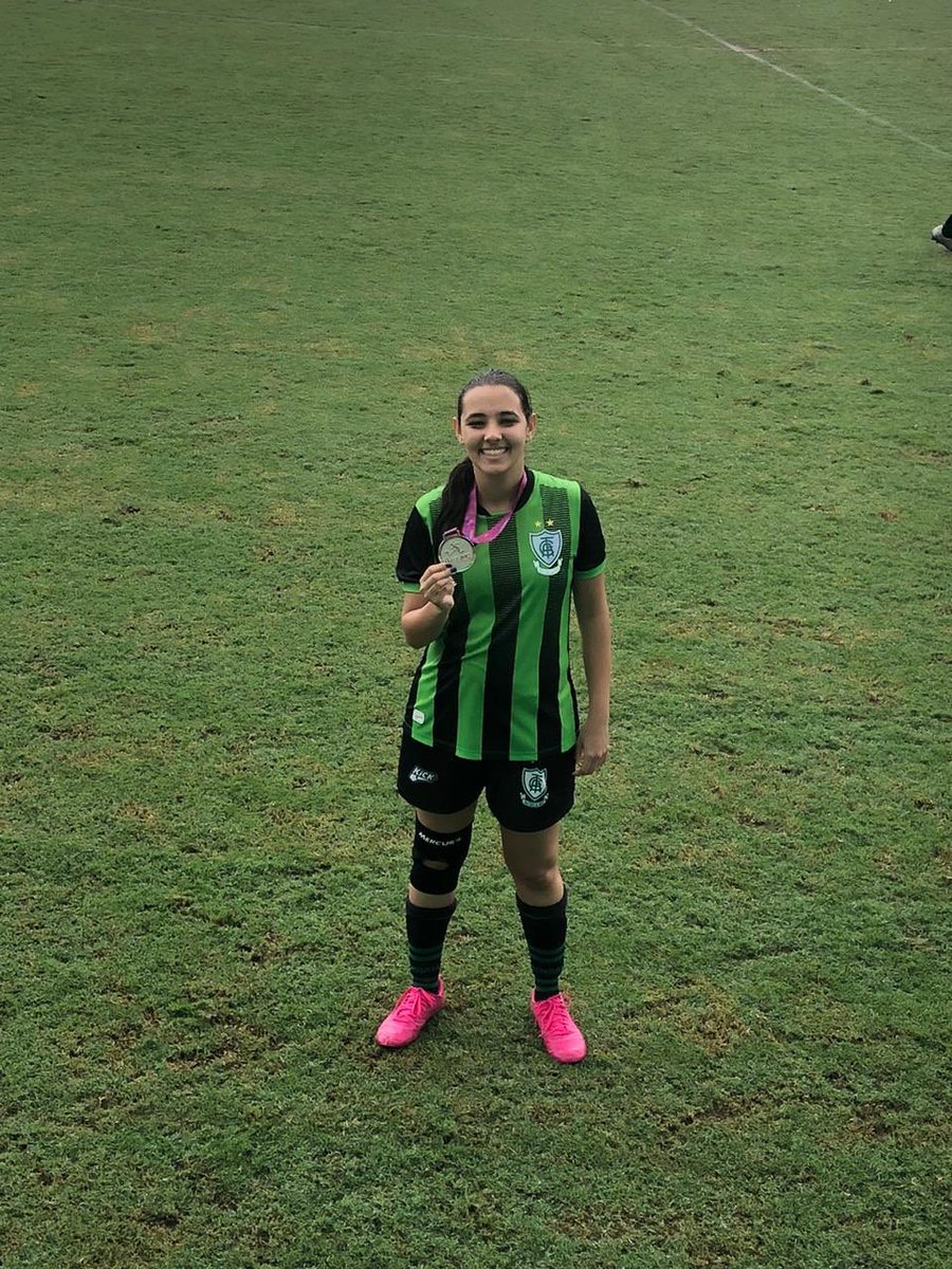 cecelatoffalini's tweet photo. Futebol⚽️❤️ https://t.co/IvFxcOcAv8