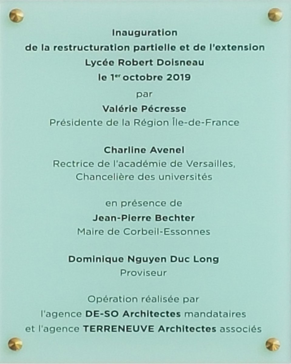 DESO_Paris's tweet photo. Ravis d'une visite presse avec les agence @DESO_Paris et @tn_architectes
Petit-déjeuner emballé, masques, gel et bonne humeur de nos journalistes, super accueil du personnel  : le combo parfait ! Merci à tous @Corbeil91100 @régionIDF #lyceerobertdoisneau #desoarchi #teamarchi https://t.co/geYbQiuyus