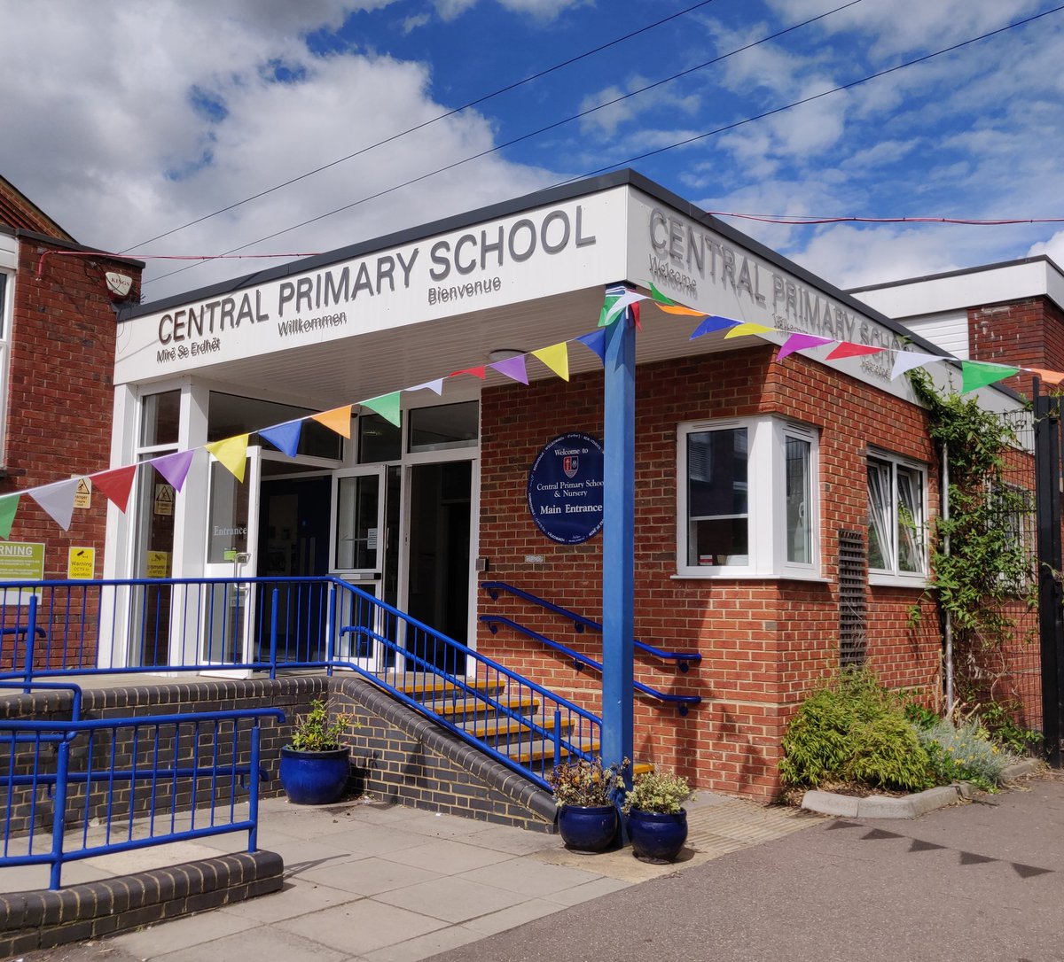 MissPaalanen's tweet image. Today we launched our transition web pages which will support transition in a completely new way. Thank you to the teachers for recording their videos and for parents and carers for their continued support! Wishing everyone in our community a restful weekend! #TransitionIsCentral