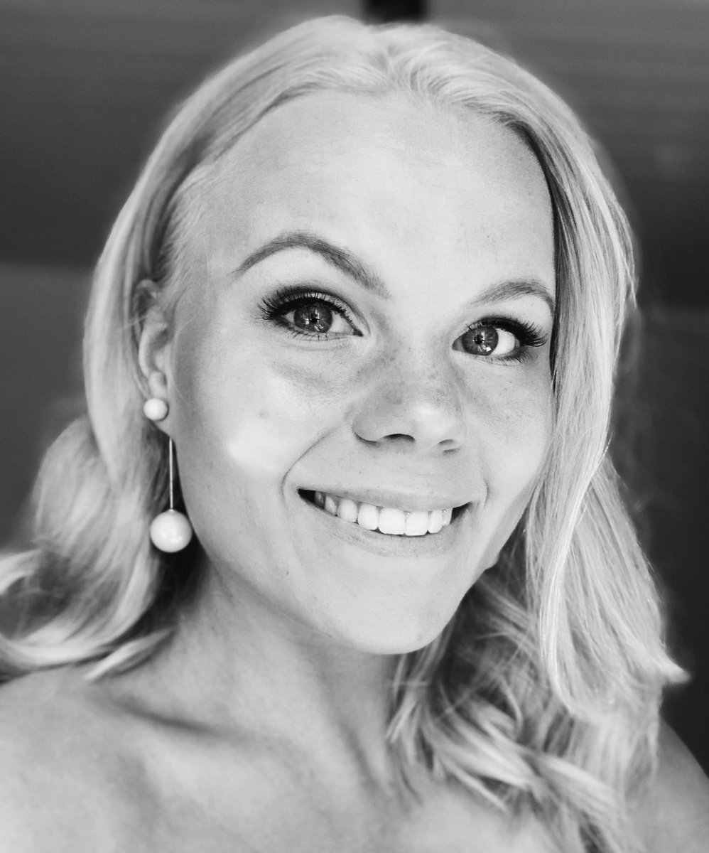 MariPajamo's tweet photo. put on makeup properly today after 3 months (to prep for my grad party next week) and I don't even recognise myself hahaha https://t.co/7MqmtyiGJQ