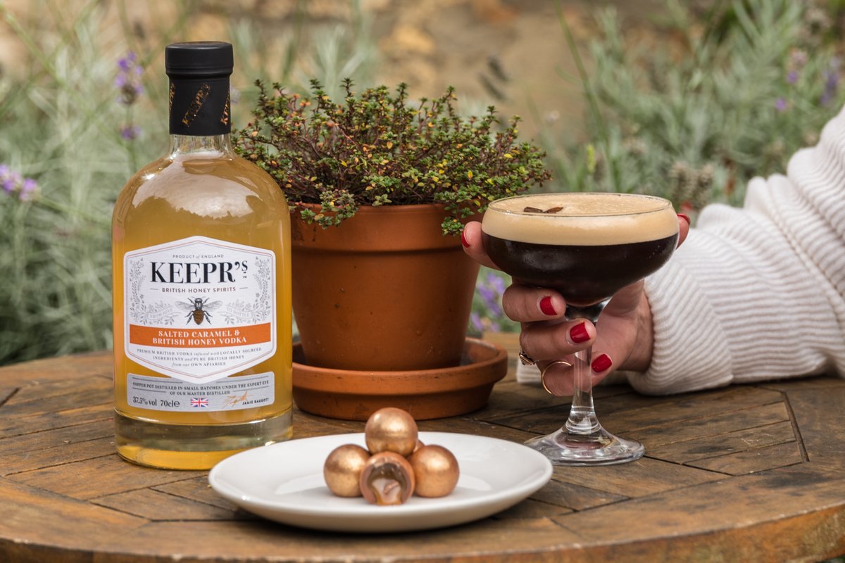 DistillerDirect's tweet photo. We didn't think it was possible to improve upon the Classic Espresso Martini, until the British Honey Company brought us their Salted Caramel Vodka version....
You have to try it to believe it:
https://t.co/i5PhYcDoPA
#Keeprs #BritishHoneyCompany #EspressoMartini
🍸🤤🍹😋🍯🤩☕️ https://t.co/9R29AHnjAx