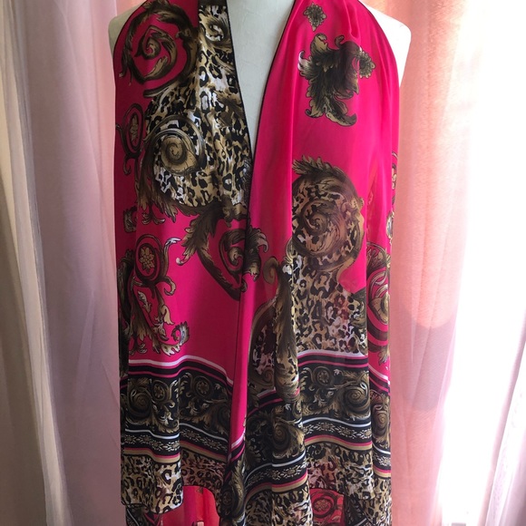 So good I had to share! Check out all the items I'm loving on <a href="/Poshmarkapp/">Poshmark</a> from <a href="/iccingg/">Iccingg</a> #poshmark #fashion #style #shopmycloset #mattnat #maccosmetics: posh.mk/6IVYtRnDr7