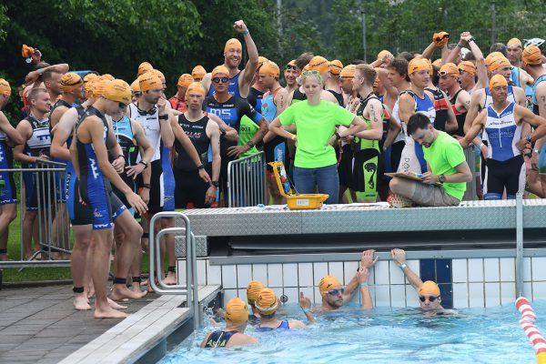 Dit weekend zou <a href="/TriathlonHolten/">Triathlon Holten</a> eigenlijk zijn. Ook andere events gaan niet door, of zijn verplaatst. <a href="/marciajansen/">MARCIA RAMALHO</a> sprak voor #Transition met organisatoren  over keuzes, alternatieve data en feestjes voor het dorp.  buff.ly/2UWmZPF <a href="/uttriathlon/">UT-Triathlon</a> <a href="/UtrHeuvelrugTri/">UHTT</a> #WeMissU