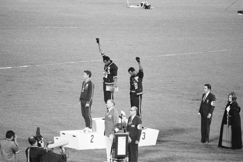 franceculture's tweet photo. Des pans oubliés de l'héritage de Martin Luther King au suprémacisme blanc en passant par les émeutes de Los Angeles en 1992, 4⃣ émissions à écouter et podcaster pour comprendre les interminables combats pour l’égalité aux États-Unis 
🎧https://t.co/8jmZUtOSOu https://t.co/A7c2KALCzp