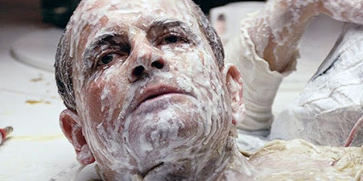 Ha fallecido a los 88 años el gran actor Ian Holm. Fue Bilbo en “El Señor de los Anillos” y el androide Ash en "Alien". También participó en "Carros de fuego", "Brazil", "El dulce porvenir", "El quinto elemento", "Enrique V" o "El almuerzo desnudo".