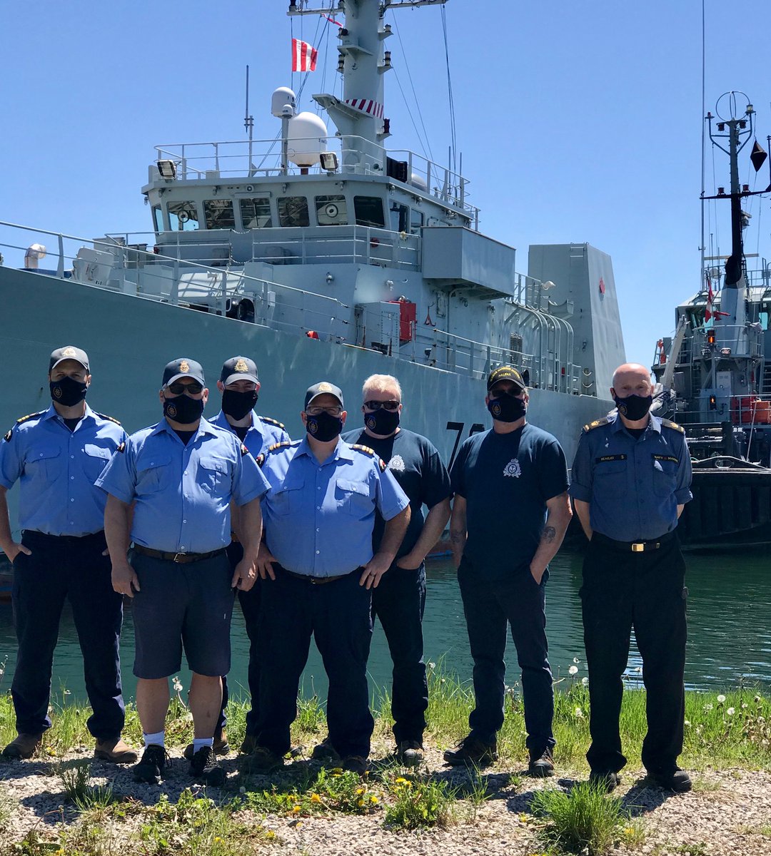 CFB_BFCHalifax's tweet photo. Bonne Semaine nationale de la fonction publique #SNFP2020! Merci aux membres du Service d’incendie de l’arsenal CSM & à l’équipage du remorqueur Glenside du CPSM. #BravoZulu à ces précieux fonctionnaires! Nous vous remercions, comme toujours, pour tout ce que vous accomplissez 👏 https://t.co/LSV79K4cQ5