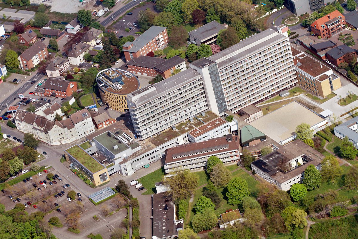 DanielMagalski's tweet photo. #Krankenschwester hat das #Corona-#Virus: https://t.co/vWABGMhWRQ #toennies https://t.co/KA5POoqt3r