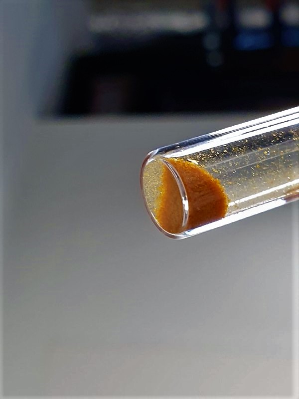 We wish you all a beautiful and refreshing start into the upcoming weekend, and of course a nice #crystalfriday

This weeks crystals are provided by Bohdan

#crystalfriday #LabLife #chemistry
