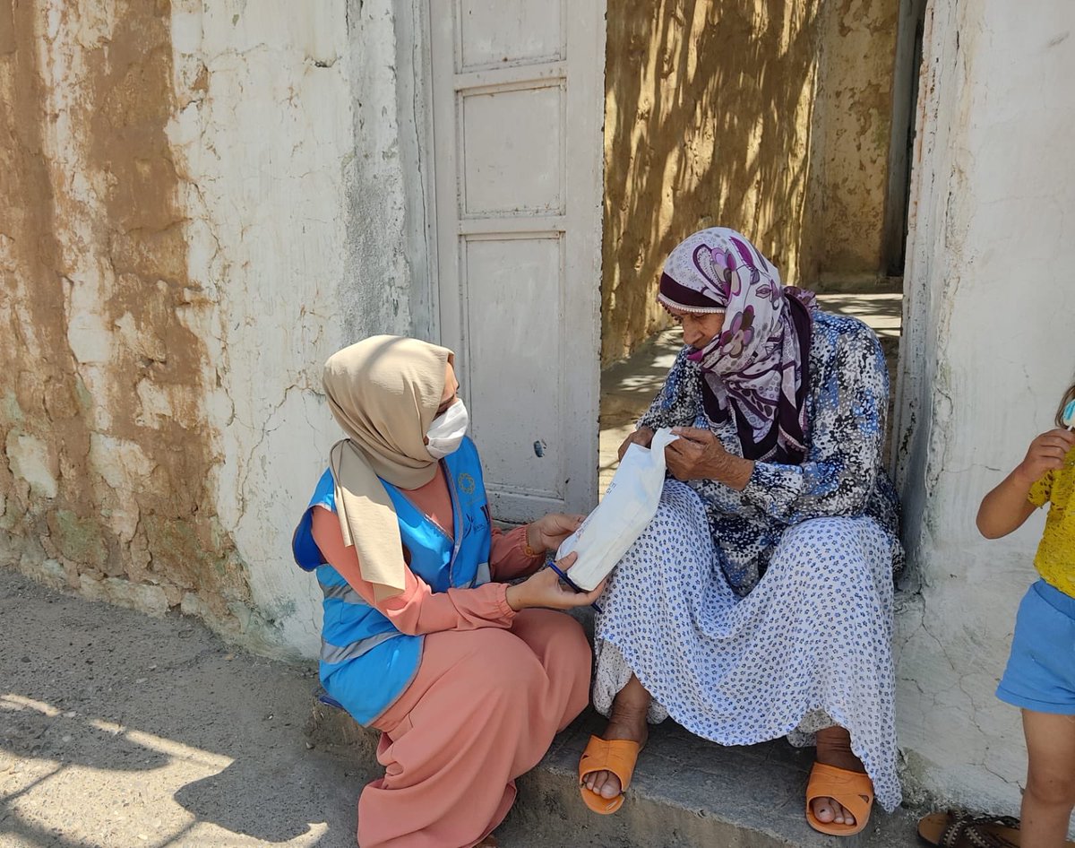 DerikMasa's tweet photo. #VSDG ekiplerimiz, Cumhurbaşkanlığımız tarafından 65 yaş ve üstü vatandaşlarımıza hediye olarak gönderilen ve içinde Cumhurbaşkanımız Sayın Recep Tayyip ERDOĞAN’ın mektubunun da bulunduğu hediye paketlerini “Değerli Yaşlılarımıza” ulaştırmaya devam ediyor. https://t.co/fttYPZ3Gfz