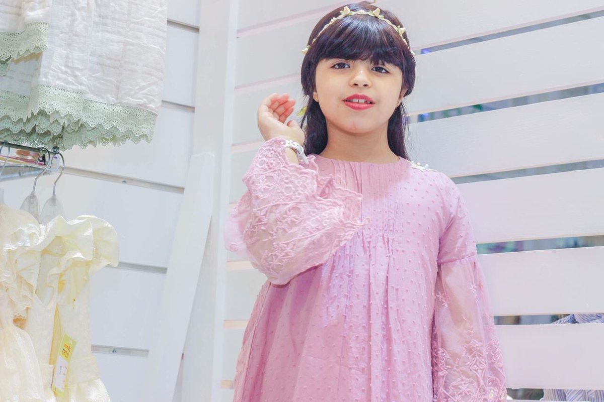 عندما نتكلم عن الاناقه والهدوء فهذا ما نعنيه فستان خصر نازل من ⁧#الطفل_الحالم_الصغير⁩ مقاس من 4 سنوات الى 14 سنه