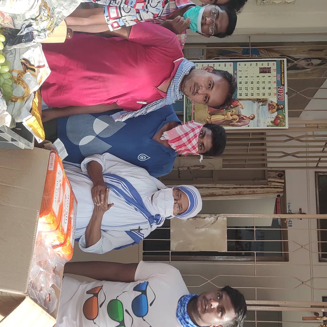 BuragaRaju's tweet photo. @MsKajalAggarwal Birthday Celebrations @KajalismTeam Vijayawada at #MissionariesOfCharity
#Premdan #MothertherisaHome https://t.co/N1zFVILZMW