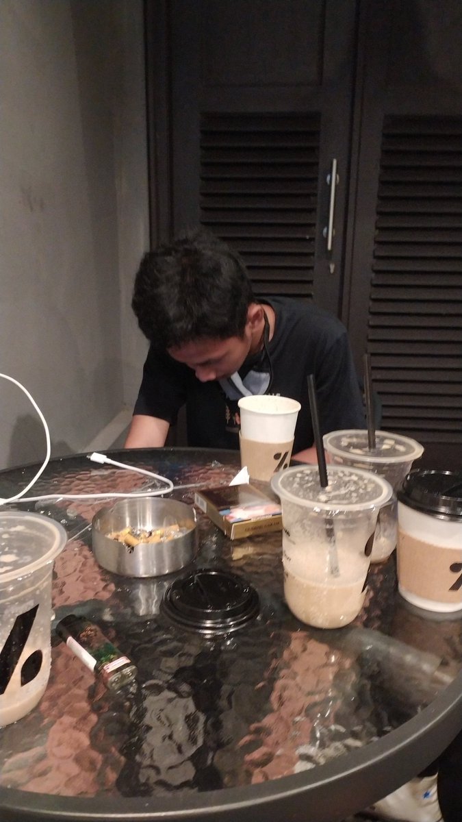 urzookeeper's tweet photo. ngganteng² rokok e surya
#peteng https://t.co/tjHPM1Toa7