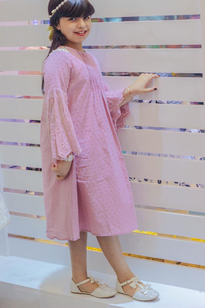 عندما نتكلم عن الاناقه والهدوء فهذا ما نعنيه فستان خصر نازل من ⁧#الطفل_الحالم_الصغير⁩ مقاس من 4 سنوات الى 14 سنه