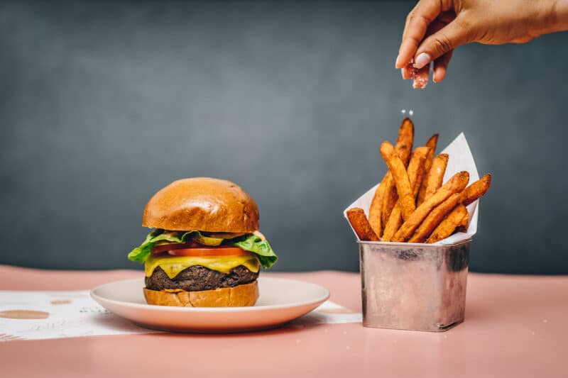 NatProducts's tweet photo. Brighton welcomes new plant-based burger delivery service #CleanKitchenClub #brightonandhove #burgers #doorstepdelivery #foodtogo #plantbased #SmallBusiness #startup #Vegan https://t.co/ohF0HaLyG3 https://t.co/zZTjVV6yPC