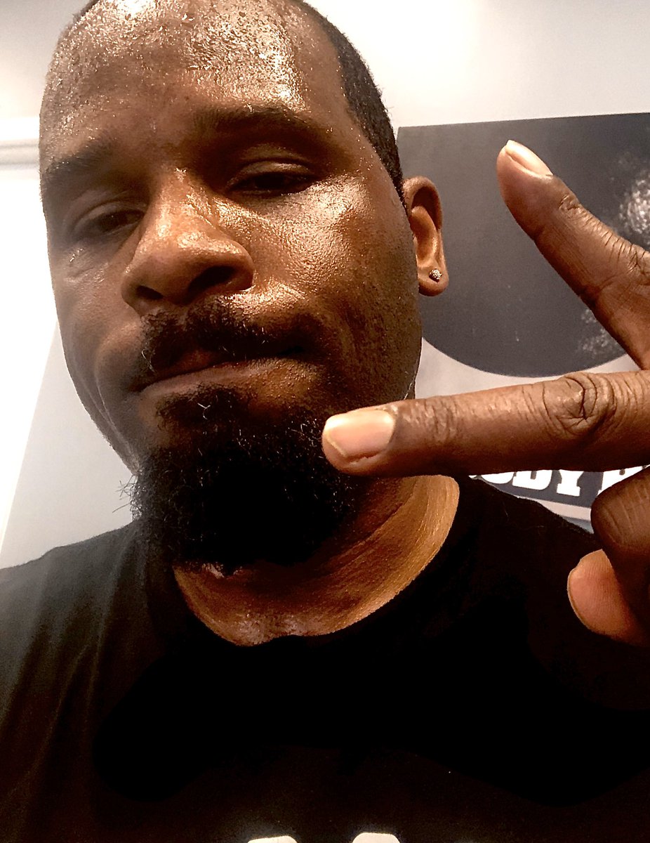 SuperPHIT's tweet photo. 17 years as a Trainer/Coach. Not one day have I not loved what I do. I push people to achieve their “personal” best. Seeing them work for it energizes and blessed me in return! If my forehead is crying this hard, imagine what theirs looks like 😓 sweat 💦 💪🏾 #fitness #superphit https://t.co/HZKpVVjEvC