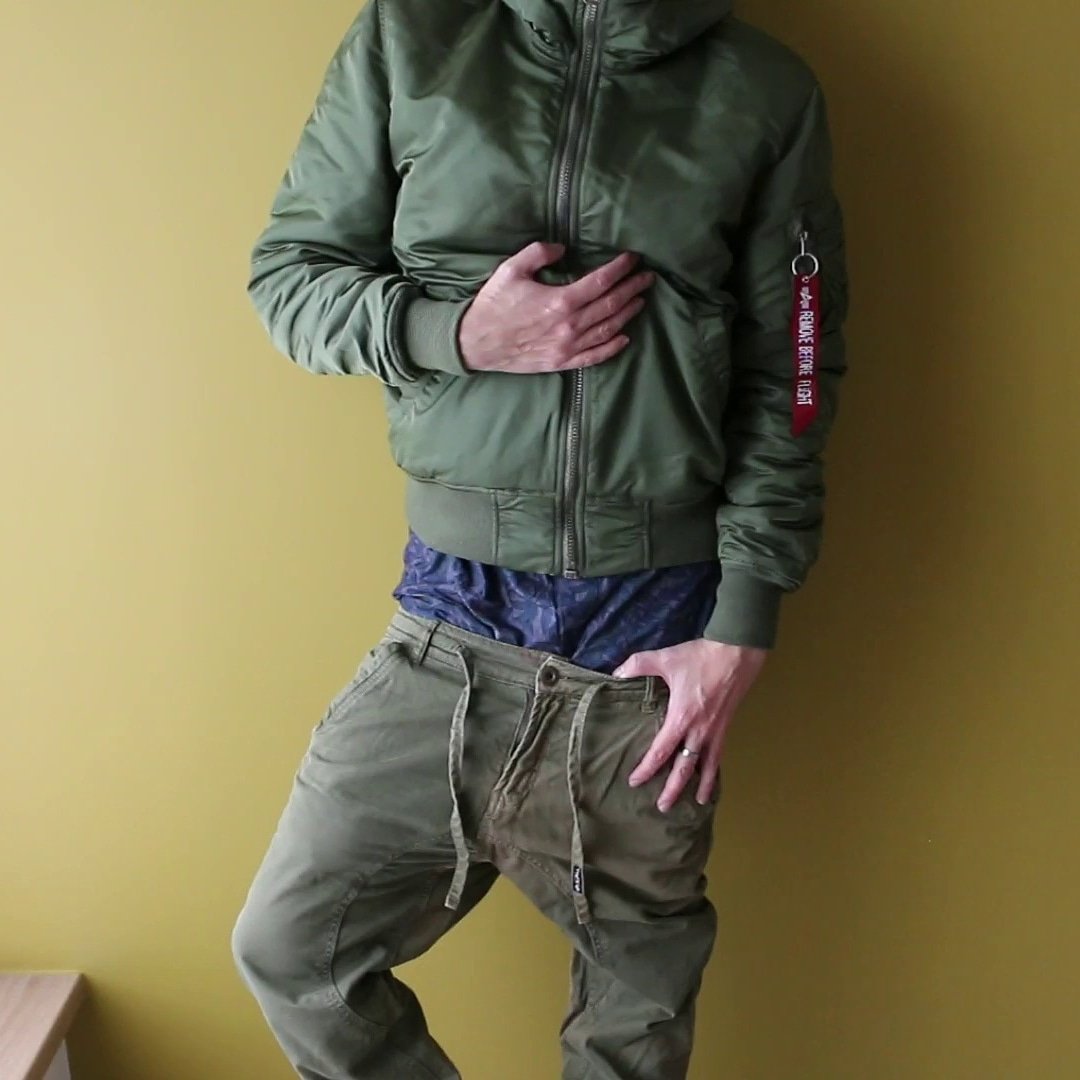 ledger_phoenix's tweet photo. Have a great weekend. #sagger #sagging #saggerguy #gaysagger #phoenixledger #gayboy #bomberjacket #nylonjacket #nylonlover #boxershorts #saggingboxershorts #saggingboy #showingundies #underwearguy https://t.co/kk6AcHjGmQ