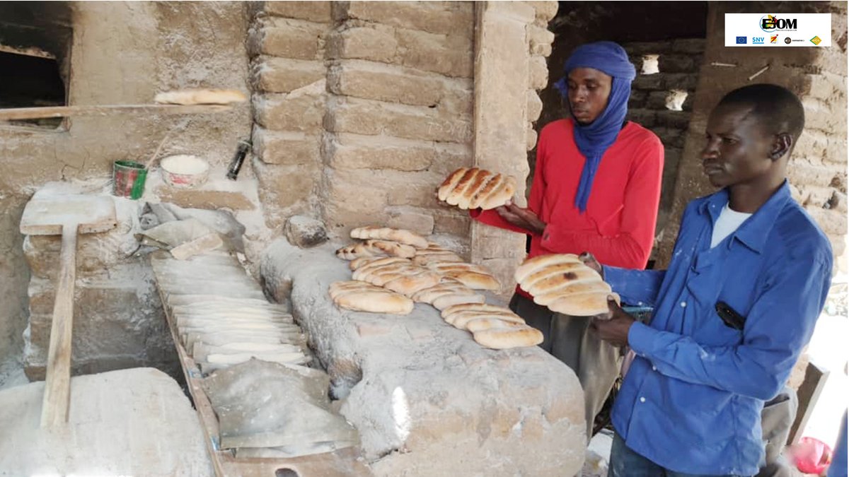 ProjetEjom's tweet photo. Mamadou Sally, résidant à Gao, est un jeune migrant de retour au Mali. En 2018, il intègre notre Projet et opte pour le secteur de l'artisanat utilitaire avec comme corps de métier la Boulangerie traditionnelle. Aujourd'hui, grâce à l'appui du projet, il emploie six jeunes. https://t.co/twwdVheuia